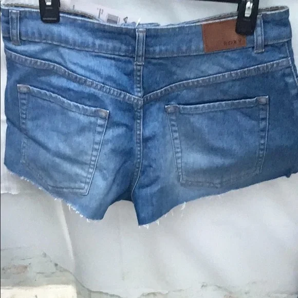 New Women’s Roxy Summer Ready Cut Off Hem High Rise Denim Jean Shorts - Picture 2 of 7